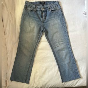 Rarely worn but soft to the touch. Mid-rise 25” inseam.